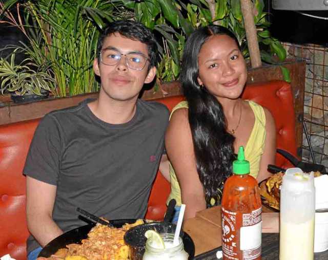 En La Patatería se reunieron en una comida Jacobo Erazo Arara y Sofía Martínez Ferreira.