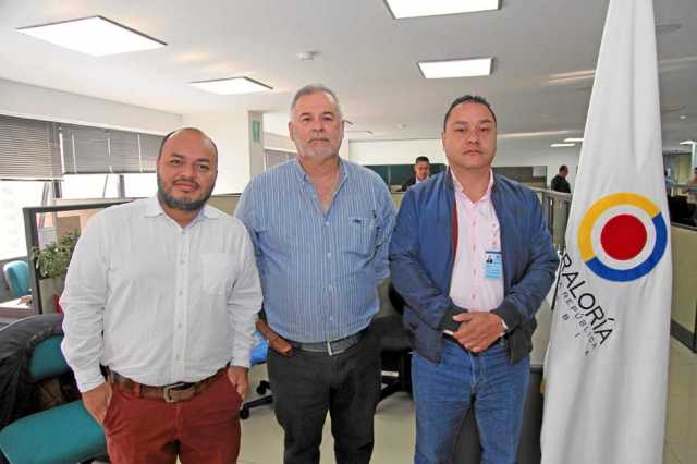Alexánder Caicedo Pulgarín, asesor de despacho de la Contraloría; Jorge Enrique Velásquez Yepes, gerente Departamental de la Con
