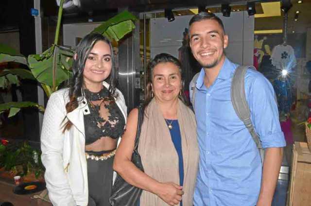 Dahiana Quintero Marulanda, Margarita Parra Arcila y Santiago Álvarez Parra.