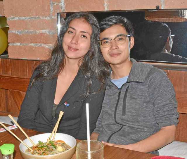 Los novios Carolina Durán Torrado y Cohey Sato compartieron en el restaurante Komo Asian Concept.