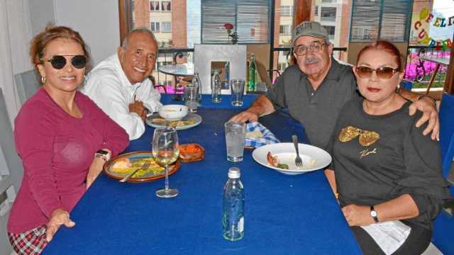 Los amigos Dufrey Rodas Aristizábal, Lionel Pérez Bocanegra, Nicolás Cantú Cantú, Martha Núñez de Cantú fueron a L’Atelier. 