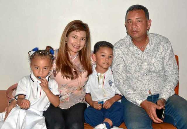 María de los Ángeles González Hoyos , Alba Nelly Hoyos Eraso , Manuel González Hoyos y  Julio César González Vergara estuvieron 