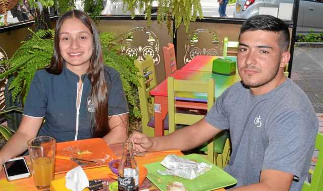 Sofía Henao García y Steven Ceballos Otálvaro almorzaron en La Gringa Mexicana.