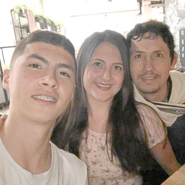 Luis Miguel Rivera, Laura Alejandra Rivera y César Augusto Rivera. 