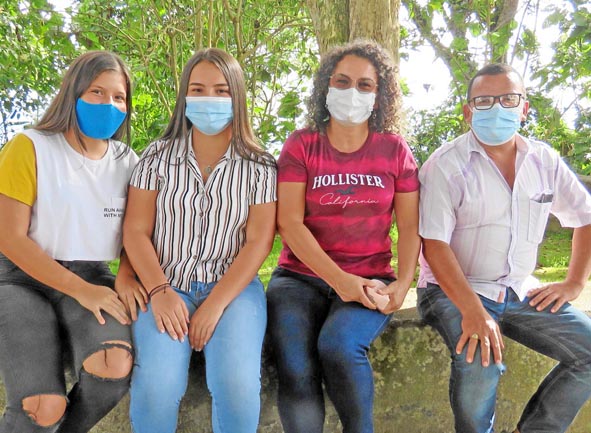 Juliana Galvis Ortiz, Jimena Urrea Gallego, Leticia Gallego Arias y Jhon Jairo Urrea.