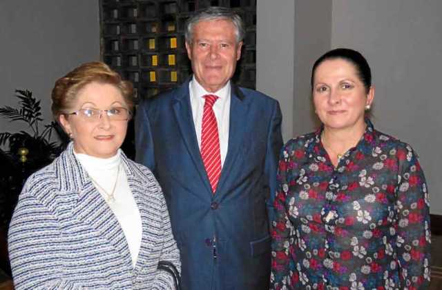 Genoveva Estrada de Mejía, Aurelio Calderón Marulanda y Ana María Mejía de Mejía.