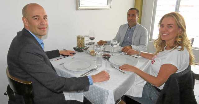 Los amigos Mauricio Leyva Santa María, Jorge Amariles Gómez y Maria Isabel Palacio Henao almorzaron en Vino & Pimienta.