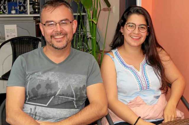 Nicolás Navarro Rincón y Camila Guevara García, funcionarios de My SEO Company, almorzaron en Nawfali.