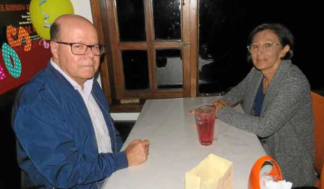 Silvia Grisales Guzmán celebró el cumpleaños de su esposo, José Nelson Murcia López, en Wingz.