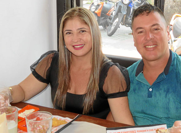 Lili Johana Guevara Muñoz celebró su cumpleaños con su esposo, Juan Carlos Restrepo Marín, en Wingz.