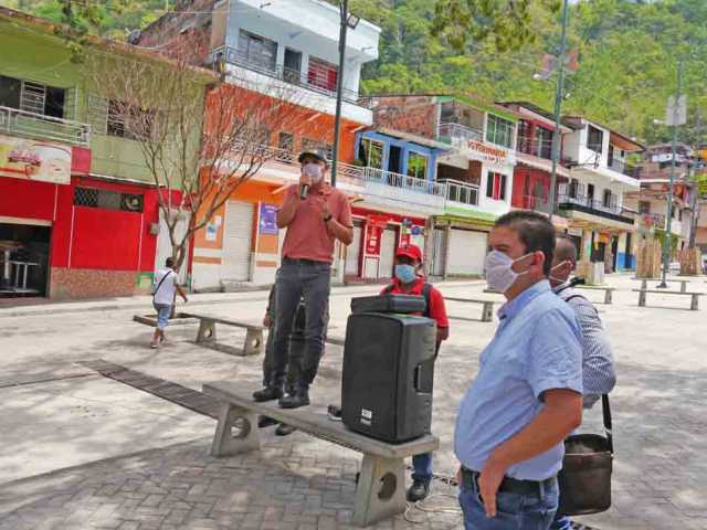 Comprometido Palestina. El alcalde, Mauricio Jaramillo Martínez, colaboró difundiendo información sobre el coronavirus el sábado