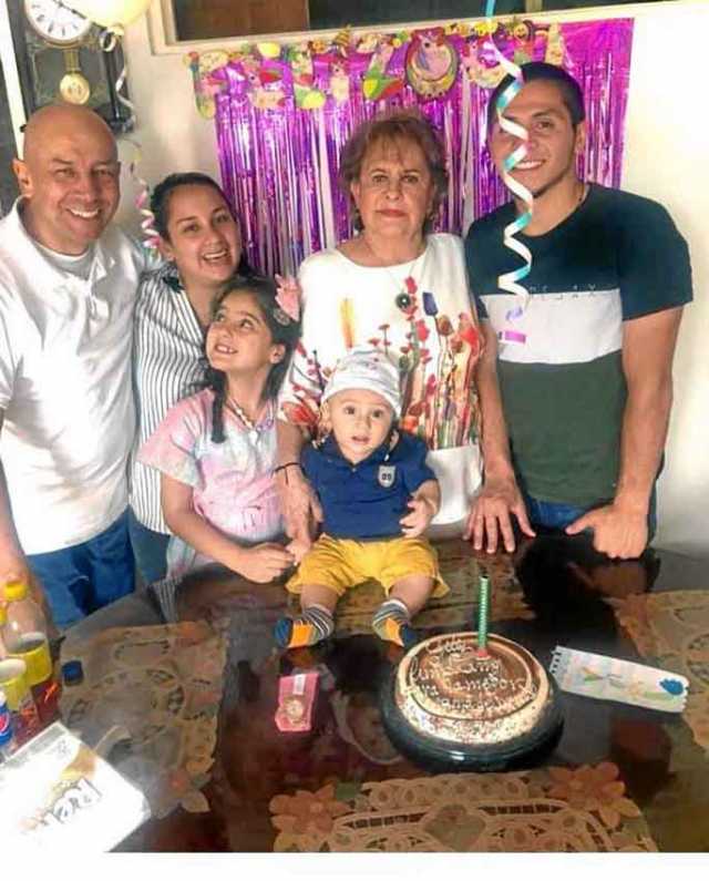 Luz Dary Castaño celebró su cumpleaños en compañía de Juan Carlos Valencia, Estefanía Arbeláez, Valentina Valencia, Jerónimo y D