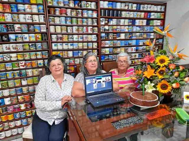 María Eugenia Gómez Morales celebro su cumpleaños en compañía de Olga Liliana Gómez Morales y Lucy Morales de Gómez. 
