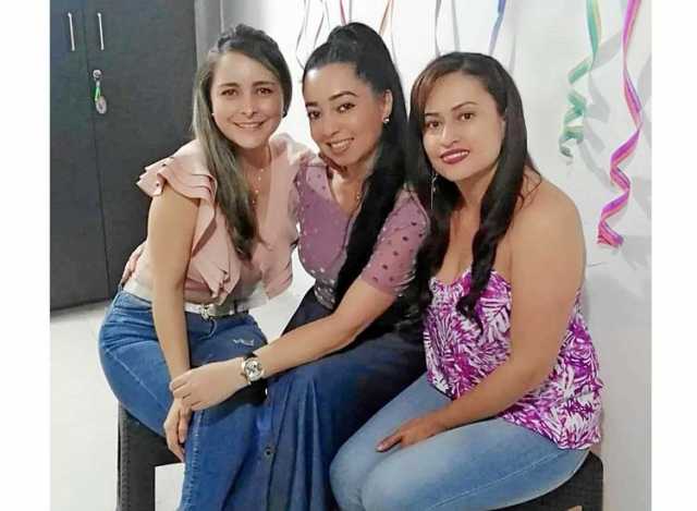 Luz Adriana Giraldo Arango, Lina María Jaramillo Bedoya (homenajeada) y Paula Andrea Posada González.