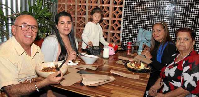 Guillermo Quintero, Tatiana Quintero, Miranda Toro, Rosa María Orozco y Ruth Pérez.