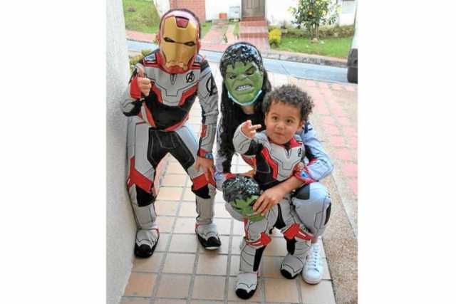 Juan Pablo Rediva, Marcela Guapacha Montoya y Federico Agudelo Guapacha celebraron Halloween en el conjunto La Fontana del barri