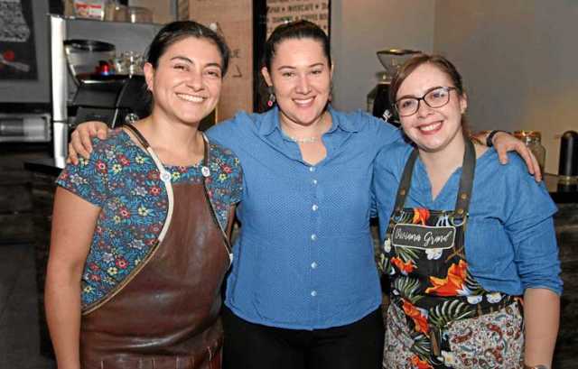 Laura María Buriticá, Elizabeth Cruz y María Graund.