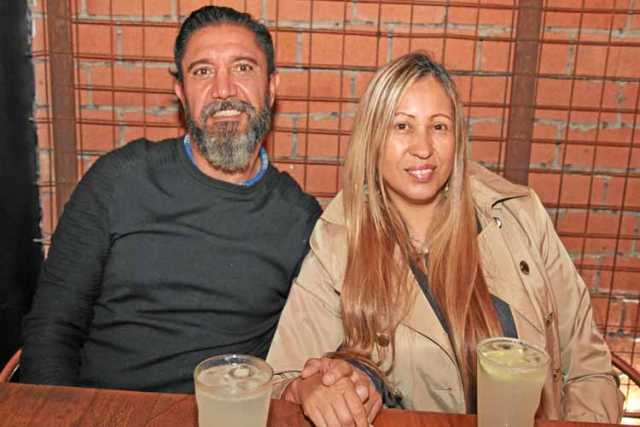 En el restaurante La Patatería se reunieron Alejandro Velandia Moreno y Sandra Rosero Giraldo.