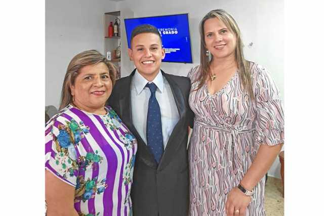 Jhon Wilmer Castañeda García se graduó como licenciado en Educación Física Recreación y Deporte, de la Universidad de Caldas. Lo