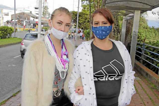 Manuela Ramírez y su madre, Deisy Suárez, en un paseo de cumpleaños