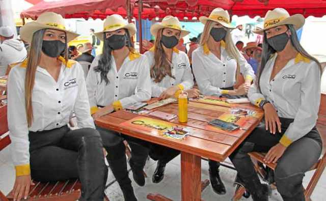 Manuela Ríos, Vanessa Coruga Herrera, Mariana Riaño, Diana Alexandra Quiroga y Estefanía Gómez.