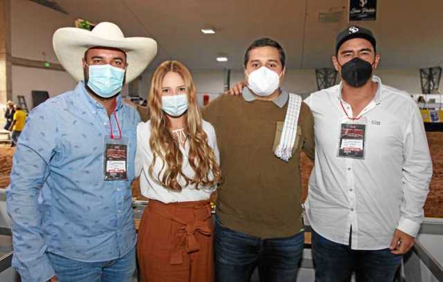 Del criadero La Florida, Alejandro Mejía, Paulina Gutiérrez, Simón Hoyos y Juan Pablo Ramírez (presidente Asdecaldas).