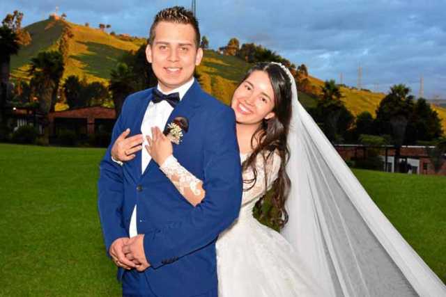 Jhonny Gutiérrez y Karol Franco contrajeron matrimonio el 31 de julio en el Recinto del Pensamiento. Felicitaciones a los nuevos