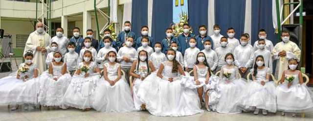 La celebración de la Eucaristía fue presidida por el presbítero Fernán Llano Ruiz, rector del colegio.