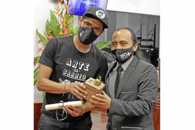 Comunativa fue reconocida con una Nota de estilo. La recibió su representante Juan David Delgado Loaiza de manos del concejal Jo