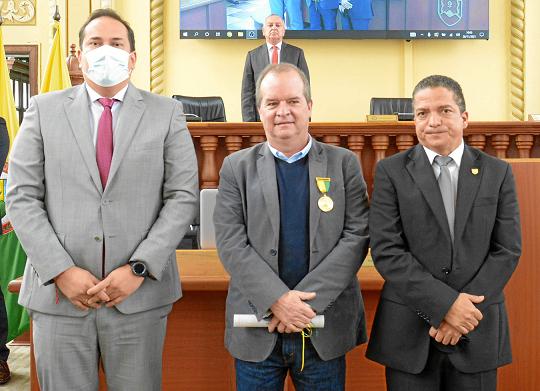 Andrés Fernando Chaparro y Óscar Alonso Vargas, diputados. En medio, Nicolás Restrepo Escobar, director de LA PATRIA.