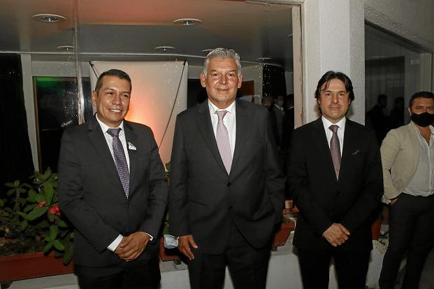 Jaime Alberto Cabal Sanclemente Ccentro , presidente Fenalco nacional,Juan David Giraldo presidente dela junta y Juan José Silva