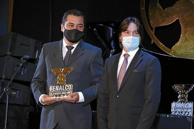 El premio de Gratitud Gremial fue para Industria Licorera de Caldas y recibió el premio Jorge Vallejo profesional especializado 