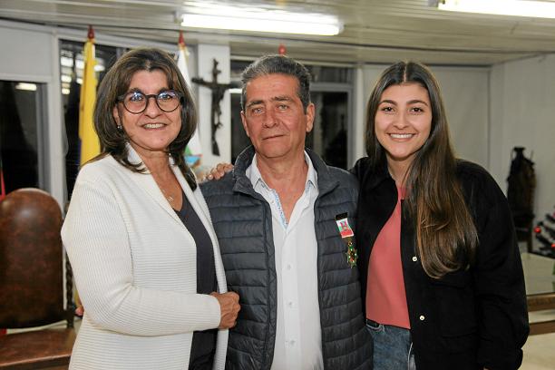 Alba Lucia Cardona Giraldo, Álvaro Salazar Mejía y Sofía Salazar Cardona.
