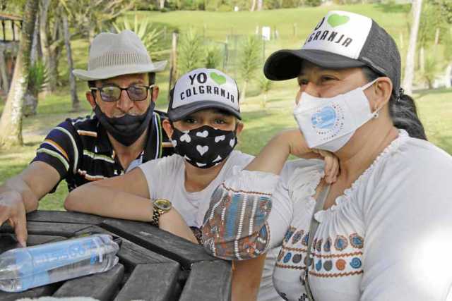 Luis Fernando Torres, Sara Palacios Patiño y María Patiño.