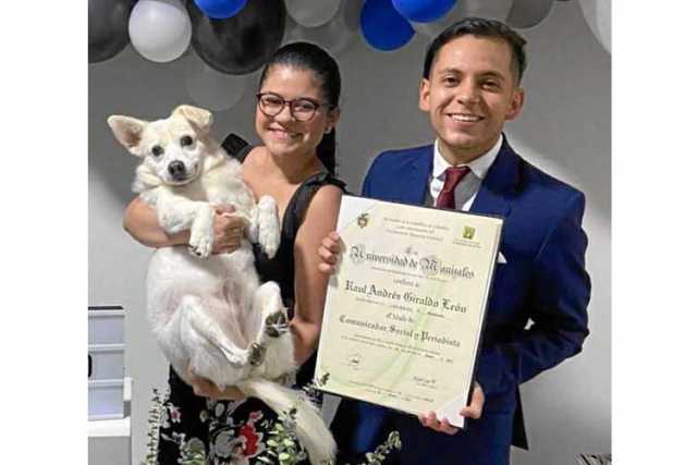 En compañía de su hermana Xiomara Giraldo León.