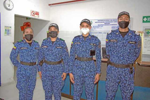 Los dragoneantes Sandra Córdoba Campos, Diana Arroyave Echeverry, Andrea Suárez Sandoval y el auxiliar Juan Murillo Moreno.