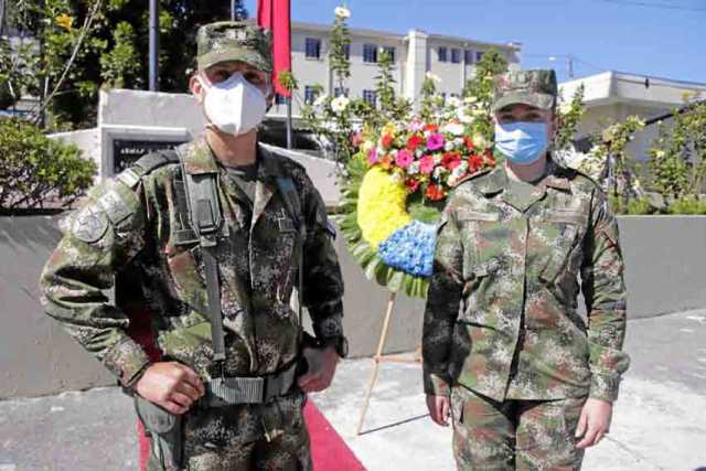 Mayor Moisés David Ortells y la mayor Adriana María Giraldo.