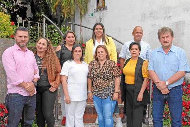 En el Restaurante a La Leña se ofreció un almuerzo de despedida a Luz Eleny Valencia Gil, quien sale jubilada del Instituto Inme