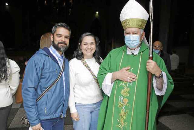 Diego Mauricio Cárdenas Giraldo, Luisa Fernanda Arias Botero y monseñor José Miguel Gómez.