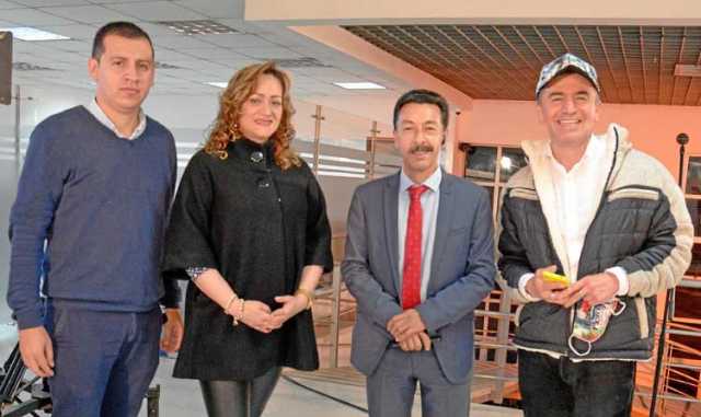 Entre los periodistas invitados al estreno estuvieron: Jorge Patiño, Marcela Gutiérrez, Reynel Llano y Juan Carlos Unda.