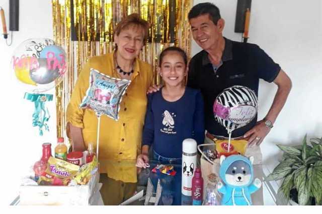 María Paz Velásquez Londoño cumplió nueve años y sus abuelos, Orlando Velásquez y Nelly Valencia, se lo celebraron con una reuni