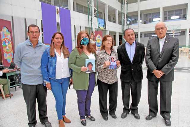 Ariel Herrera, Luz María Gómez, Gloria Patricia Llanos, Betsy Tabares, Edgar Mancera y presbítero Fernán Llano Ruiz.
