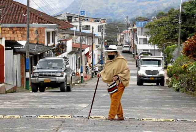 La mayoría de la población tiene más de 65 años.