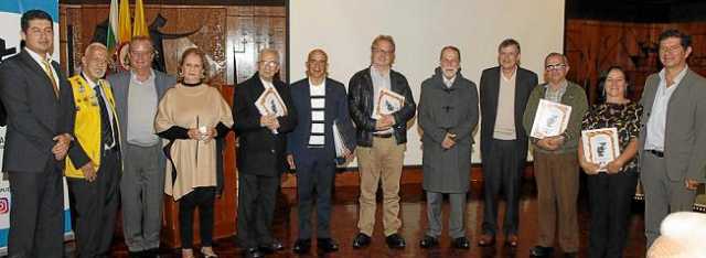 Carlos Arturo Castañeda, Óscar Gaviria, Nicolás Restrepo y Elvira Escobar de Restrepo acompañan a los columnistas: Presbítero Ef