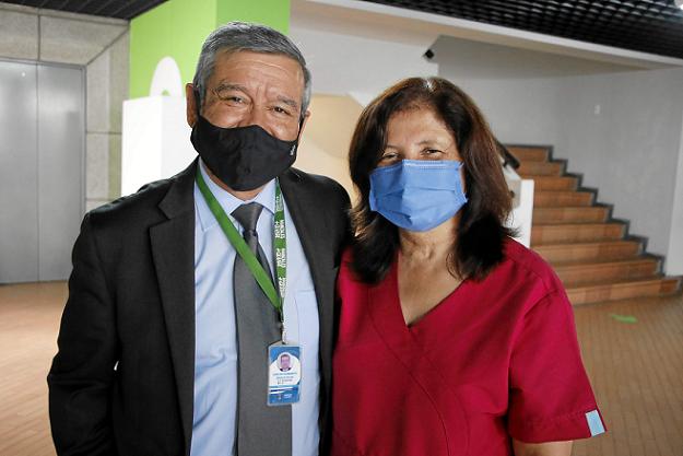 Carlos Humberto Orozco, secretario de Salud Pública de Manizales; y Mónica Salgado, directora del Servicio Médico de la UCM.