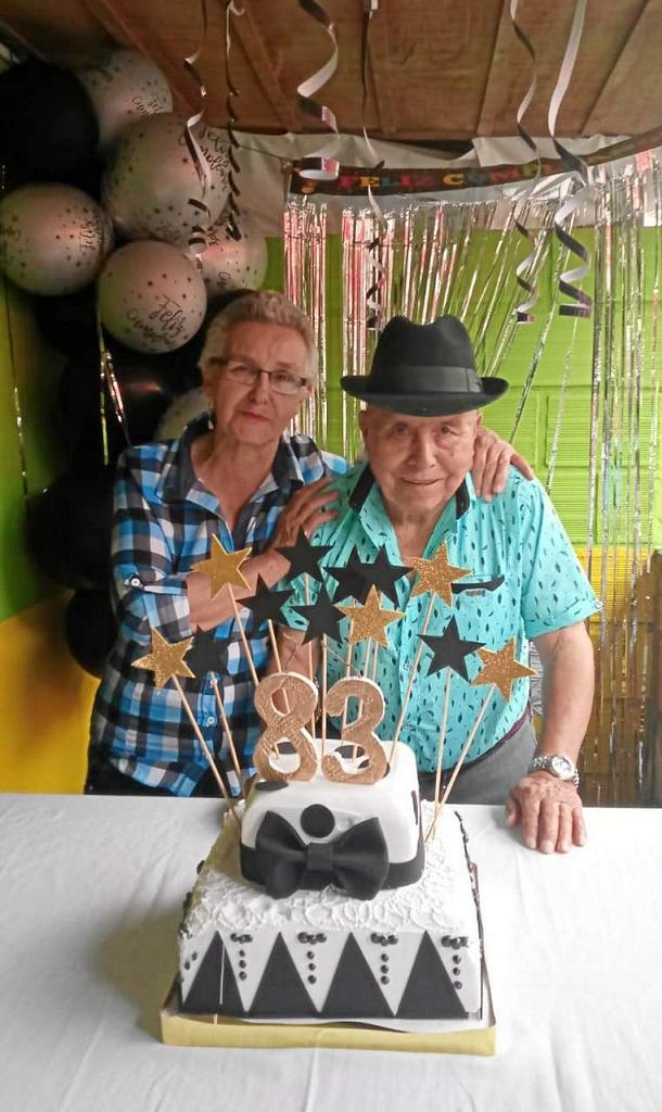 Óscar Holguín Hernández en su cumpleaños acompañado de su esposa Leticia Gonzales Henao. Felicitaciones
