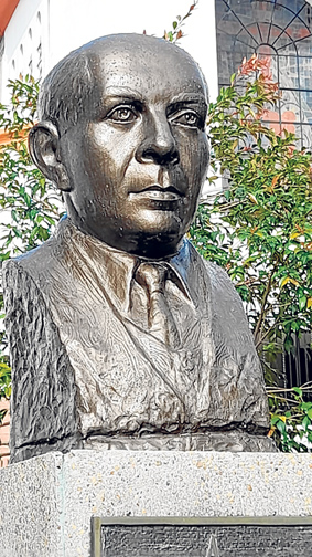 Restauraron el busto de Alfonso Hoyos