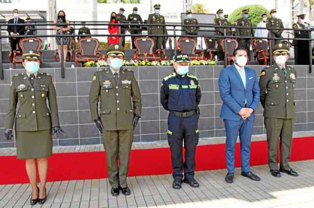 Teniente coronel Sandra Bibiana López Duque (directora ESAGU), coronel Raúl Vera Moreno (comandante regional de Policía), brigad