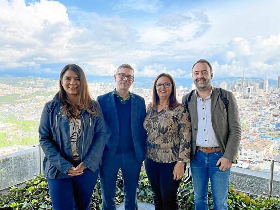 Doris Bermúdez, directora de asuntos Globales; Gérald Bronner, sociólogo francés; Rosalba López, rectora Uniminuto sede Eje Cafe