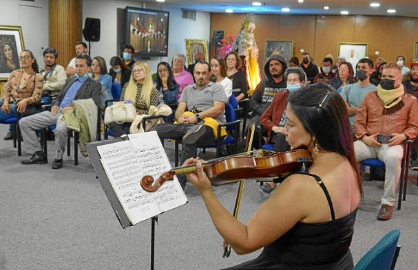 La Orquesta de Cámara de Caldas ofreció un recital durante la exposición. 